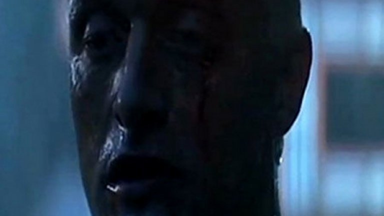 В "Блейд Рънър" от 1982 година (режисьор Ридли Скот) Харисън Форд в ролята на Рик Декард прави следната импровизация заедно с Рой Бати (Рутгер Хауър) на ръба на сграда. "Всички тези моменти ще изчезнат с времето...", на което Хауър добавя: "Като сълзи в дъжда"