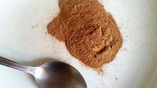 1280px-Tabernanthe_iboga_bark_powder