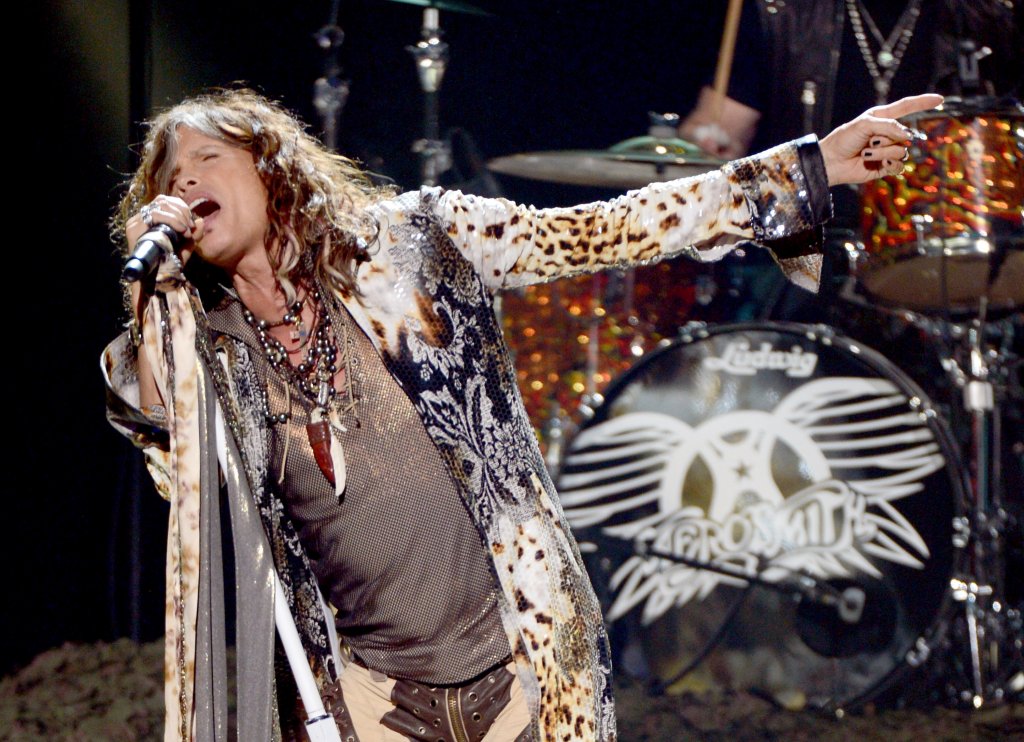 Стивън Тайлър
Вокалистът на Aerosmith, известен с огромния си глас и не по-малката си уста, както и с това, че е баща на невероятната Лив Тайлър, по акт за раждане е записан като Стивън Виктор Таларико.