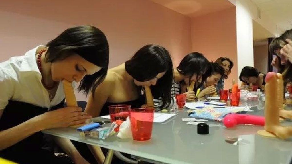 Russian-Women-Paying-100-For-Oral-Sex-Classes-9