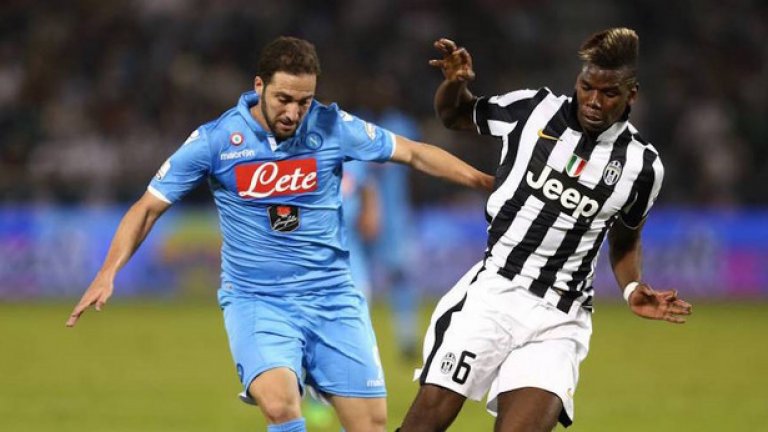 Тези две звезди вече смениха екипите. Игуаин ще носи черно-бялата фланелка на Юве, а Погба - червения екип на Юнайтед. Двамата бяха рекордни сделки за новите си клубове. Вижте в галерията.