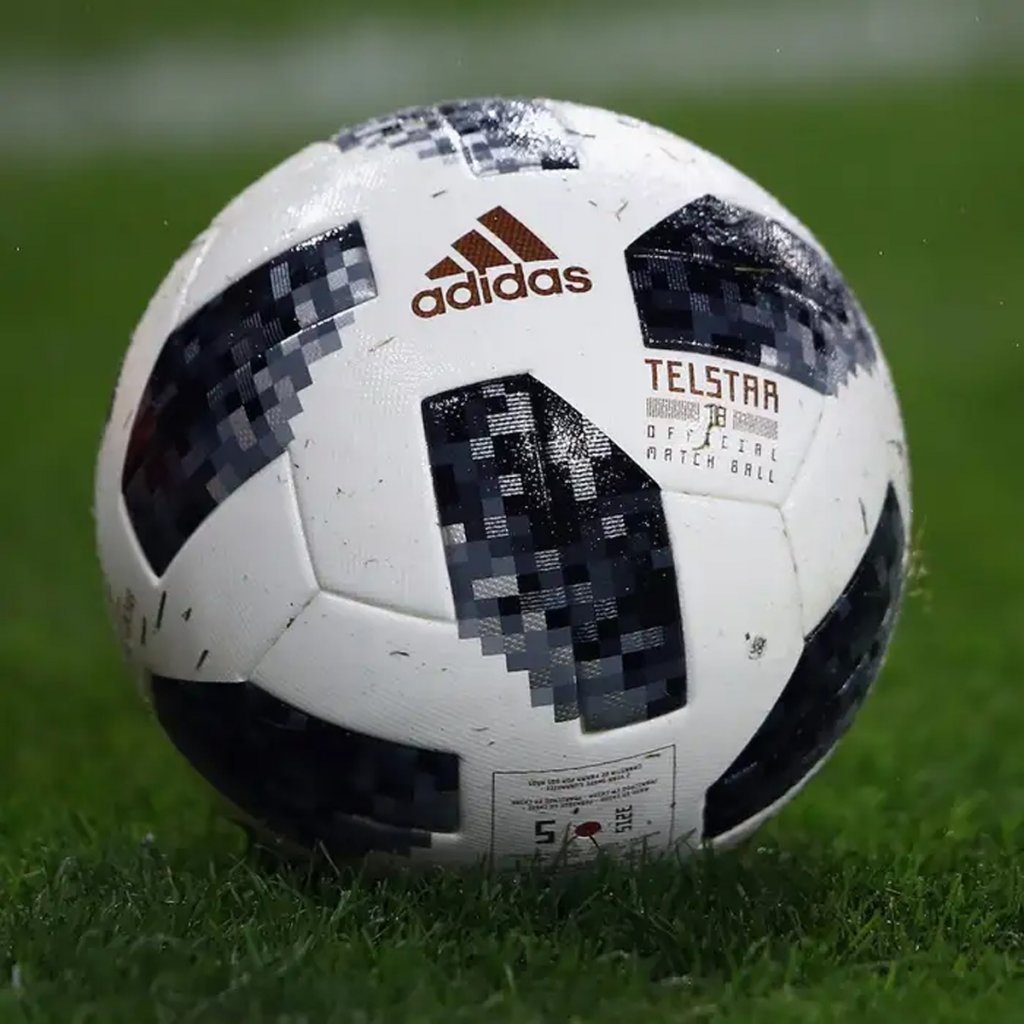 Telstar 18 (2018)
През ноември 2017 г. Adidas представи Telstar 18 - официалната топка за Световното първенство през 2018 г. в Русия. Асоциацията беше с класическата Telstar от 1970 г. А кълбото беше първото от 1994-та, в което преобладава черно и бяло. Единственият цвят на Telstar 18 беше златното лого на Adidas. Малко по-различна версия, наречена Telstar Mechta, беше представена за елиминационния етап на турнира. "Мечтата" имаше черно и червено и предизвика недоволство от страна на вратарите. Постепенно обаче свикнаха с нея.