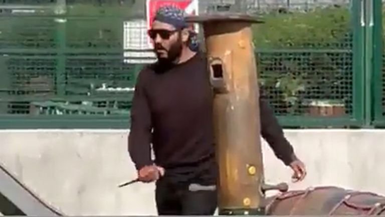 Според близките на Абдалмасих Х. той е бил в депресия, на няколко пъти му е било отказвано шведско гражданство