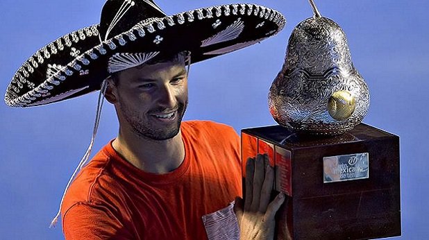 Григор с крушата, която представлява купата от турнира в Акапулко. Втора в кариерата му от ATP турнир. И в никакъв случай не последна.