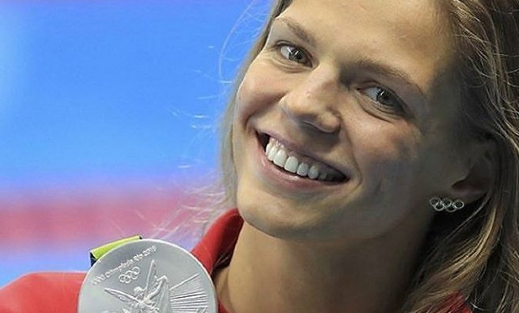 В Рио Ефимова спечели два сребърни медала - на 100 и 200 м гръб