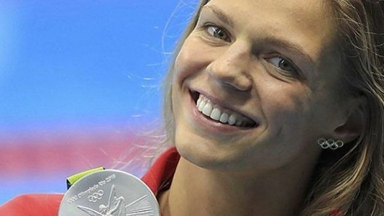 В Рио Ефимова спечели два сребърни медала - на 100 и 200 м гръб