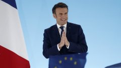 Франция гласува за парламент при изключително ниска за страната избирателна активност, а противникът на президента - Жан-Люк Меланшон обяви победа след първия тур на вота