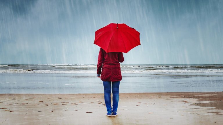 Валежите се местят към морето, а в Северозападна България се отводняват къщи и се следи ситуацията с язовир "Огоста".