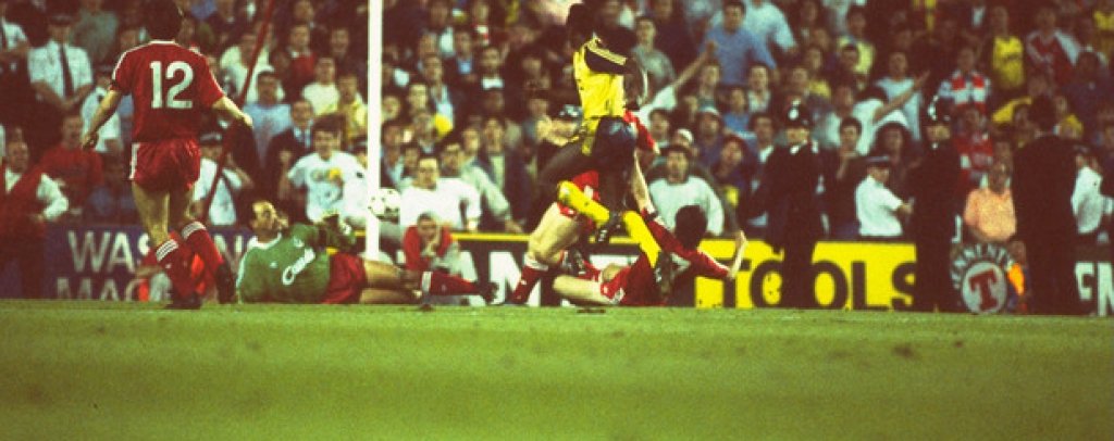1989 г., Ливърпул - Арсенал 0:2.Майкъл Томас бележи гола, донесъл най-драматичната титла в историята на английския футбол - в пряк дуел, в последния рунд, с победа 2:0 като гост на фаворита!