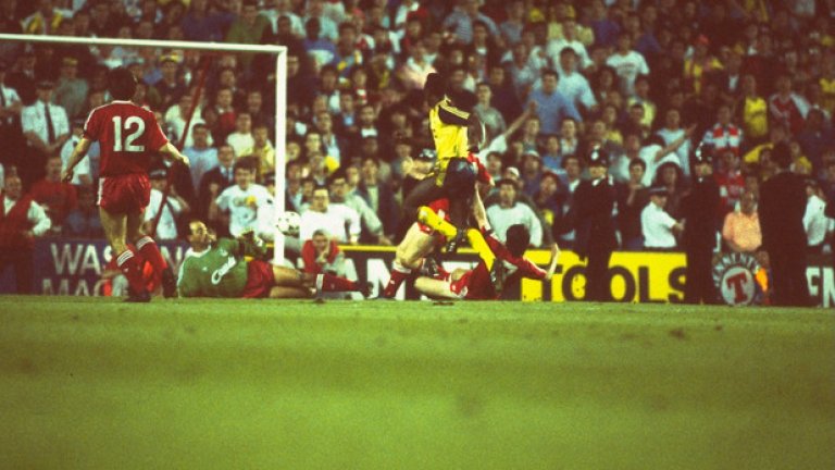 1989 г., Ливърпул - Арсенал 0:2.Майкъл Томас бележи гола, донесъл най-драматичната титла в историята на английския футбол - в пряк дуел, в последния рунд, с победа 2:0 като гост на фаворита!