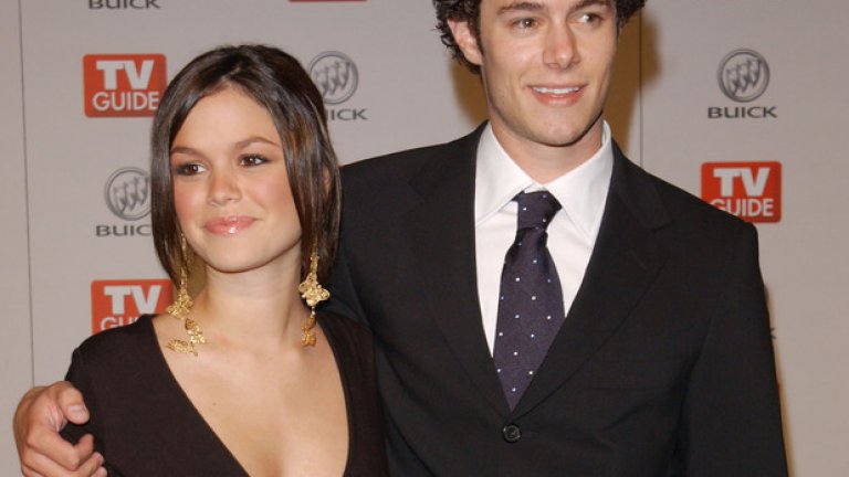 Адам Броуди и Рейчъл Билсън от „Ориндж Каунти"

Може би най-сладката двойка от сериала изживя любовта си и без камери между 2003 и 2006 година. Въпреки че на екран двамата бяха очарователни, в реалността връзката им не протече толкова съвършено. Сет и Съмър се разделиха година преди последния сезон на сериала.