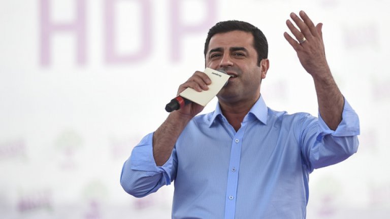 Селахатин Демирташ обяви "край на дикатурата" в Турция