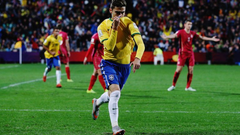 Перейра започва да играе за юношеските гарнитури на Белгия, след което решава да избере Бразилия за своя родина. 19-годишният халф бе част от отбора на „кариоките“, който загуби с 1:2 от Сърбия след продължения финала на Световното първенство до 20 години. Перейра отбеляза единствения гол за Бразилия в този двубой.
