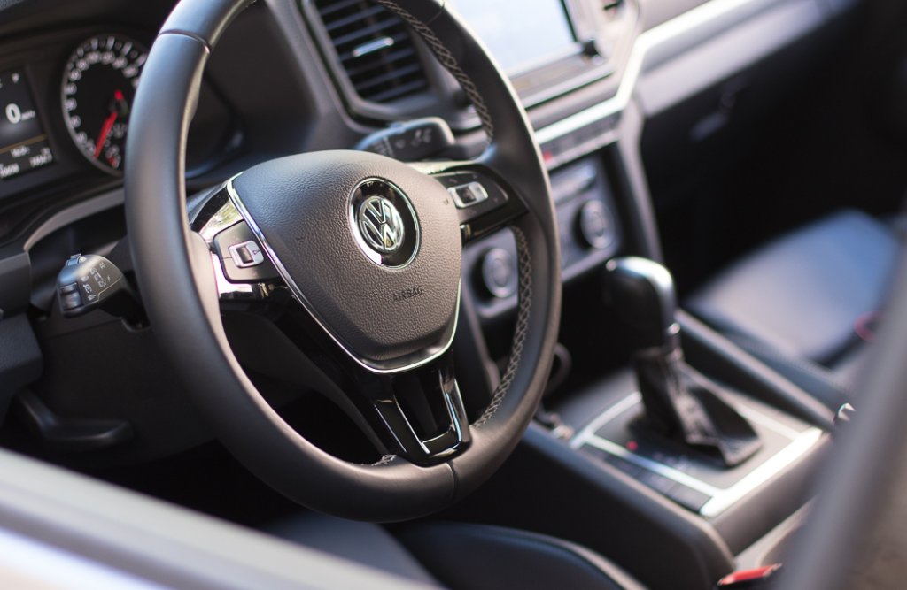 Интериорът на Amarok впечатлява с високо ниво на оборудване