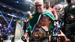 UFC остана без един от шампионите си заради 220 гр (видео)