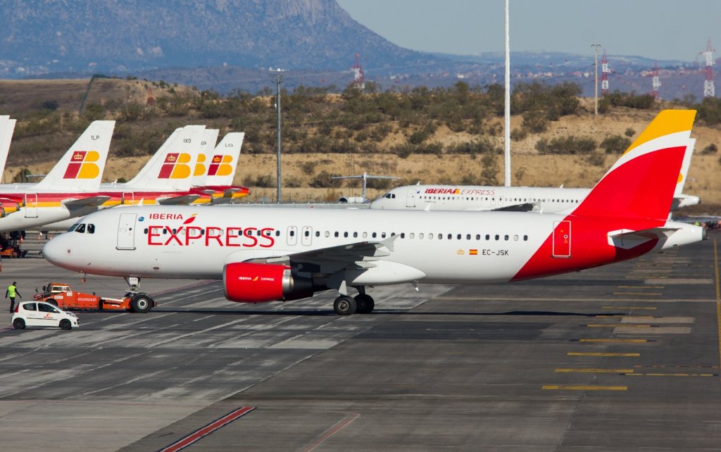 iberia-express-airbus-a320-214_Madrid