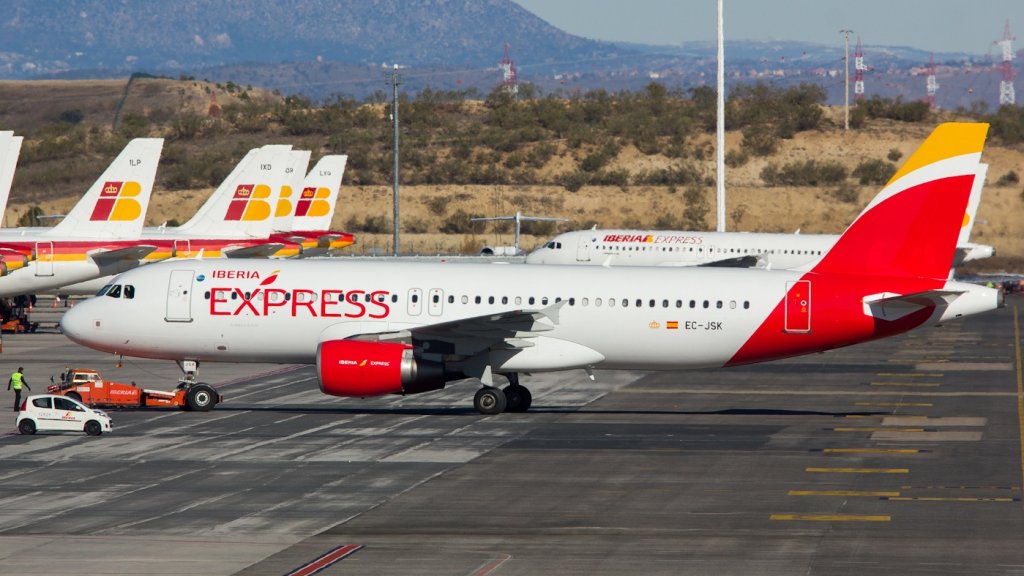iberia-express-airbus-a320-214_Madrid