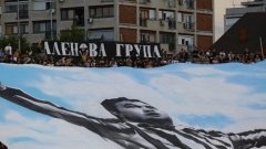 Плакатът, на който според някои е изобразен Божинов, а според други - починал фен от агитката на Партизан