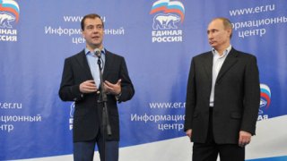 Д.Медведев и В.Путин в Центральном штабе "Единой России"