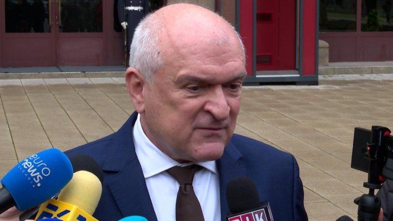 "Аз съм свикнал да изпълнявам конституционните си задължения", подчертава той