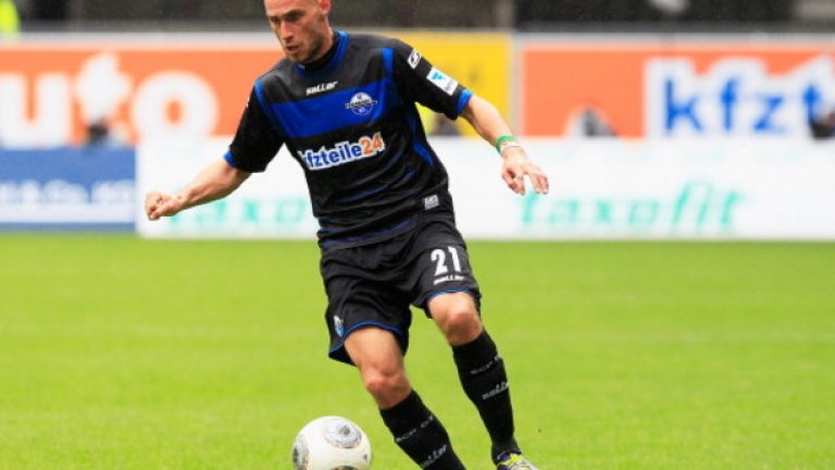 Отборът на Падерборн не разполага с бюджет за големи покупки, като поради тази причина трябва да се преориентира към по-неизвестни и нежелани играчи. Даниел Брюкнер, например, е бил бездомен до 17-годишна възраст, а сега е един от водещите играчи на клуба