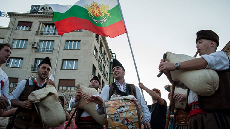 Атмосферата на моменти си беше възрожденска