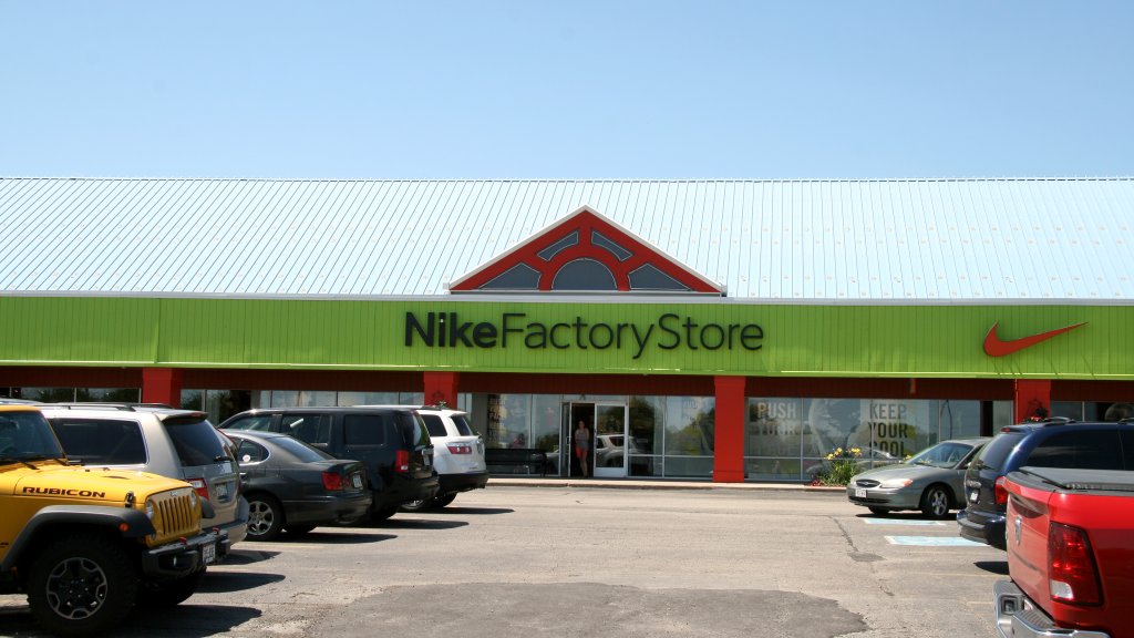 15-08-NikeFactoryStore_Wisconsin_IMG_1218
