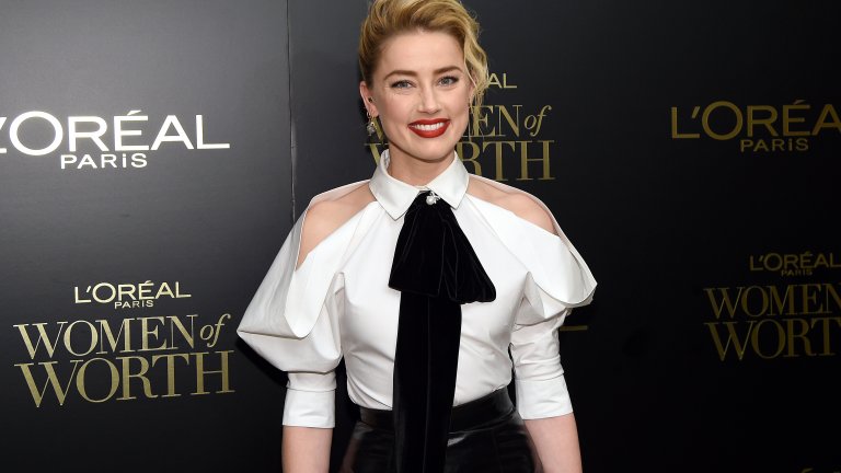 Куп спорове предизвикват и редовните изказвания на Хърд, че категорично не приема роли, в които героините ѝ са описани като красиви, секси, привлекателни или подобна характеристика. Продуцентите са недоволни от подобно решение, защото едно от нещата, с които актрисата прави впечатление, е именно външния си вид. Друга причина за по-скоро негативните реакции към изискванията на Амбър към проектите ѝ е, че според критиците ѝ тя няма достатъчно талант, за да поставя подобни условия.