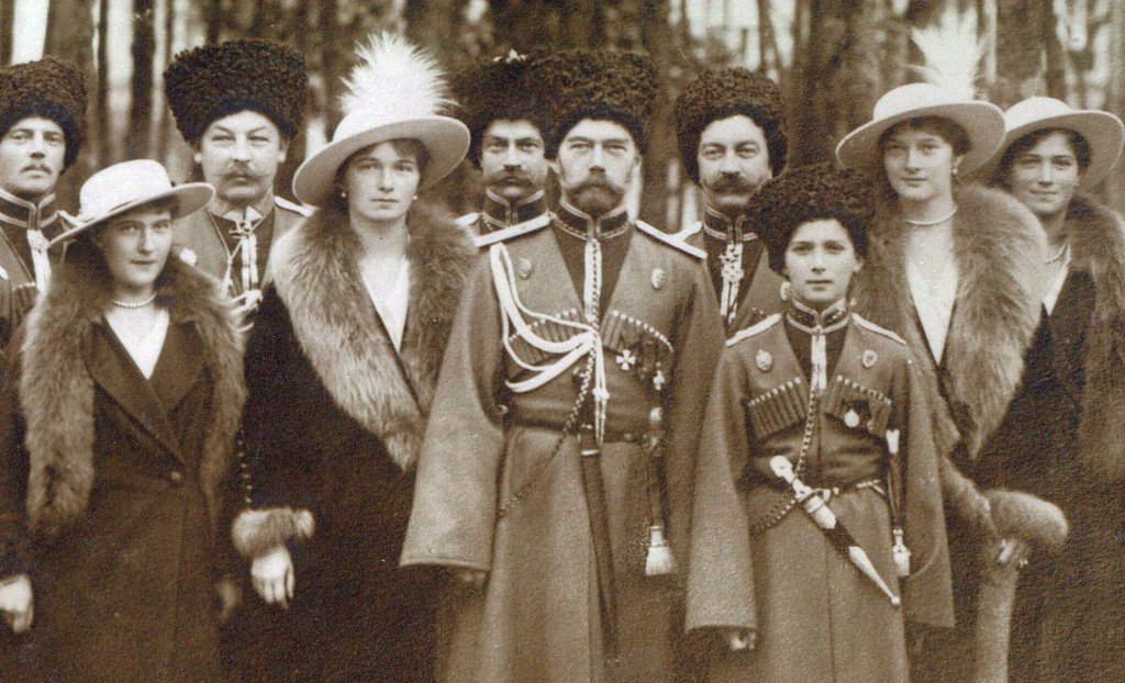 Nicholas_II_and_children_with_Cossacks_of_the_Guard,_cropped