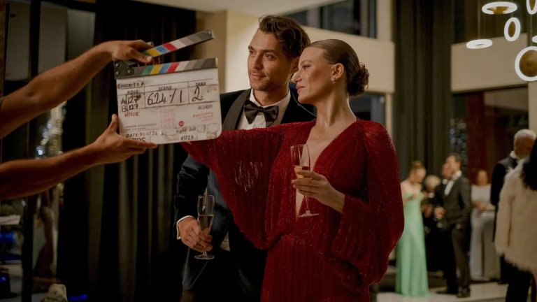 Thank You, Next 
Романтично-комедийният сериал проследява живота на младата Лейля, която се опитва да се съвземе след болезнена раздяла. Тя е успешна и независима адвокатка, уверена, че е поела контрола над собствения си живот, и вярва, че едва след като се освободи от илюзиите си, ще успее да срещне точния човек за себе си. Но за тази цел трябва да мине през поредица от не толкова успешни срещи.