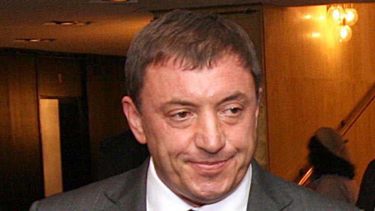 Инициативният комитет "Единение и екипност" обяви днес начало на подготовка на кампанията за президентски избори начело с Алексей Петров...