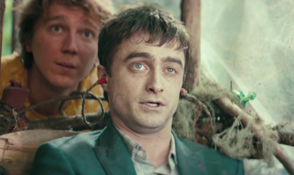 Swiss army man 
Swiss army man е филм, който или ще ви възторгне или ще ви притесни. Шантавото кино, каквото е той, не е лъжица за всяка уста, но преодолеете ли се, ще се влюбите. Историята разказва за мъж, който развива странна и емоционална връзка 