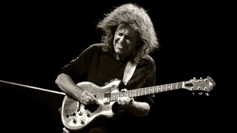 Китаристът Пат Матини в акция