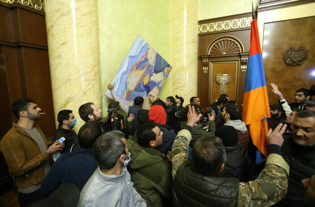 Примирието за Нагорни Карабах: Загуби за Армения и гневни протести в Ереван