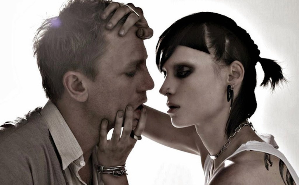 \"Мъжете, които мразеха жените\", 2011. Оригинал: \"The girl with the dragon tattoo\", 2009