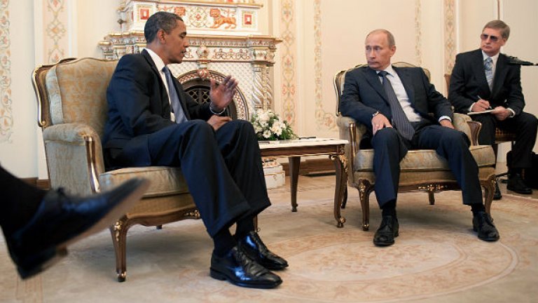 Президентите Путин и Обама продължават да използват "червения телефон"
