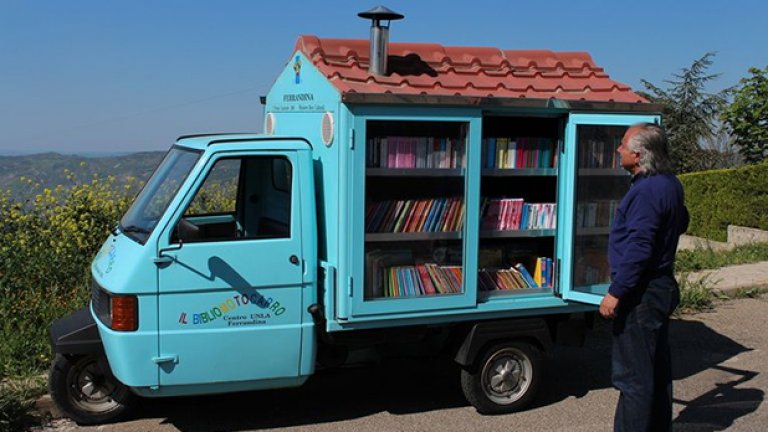 "Книгомобилът" на италианския учител Антонио Ла Кава