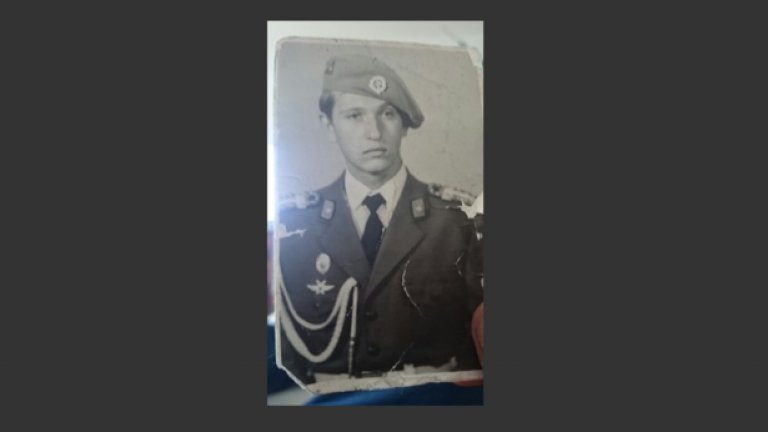 Близнаков качил своя снимка от периода, в който е служил като "барета" в СОБТ на МВР