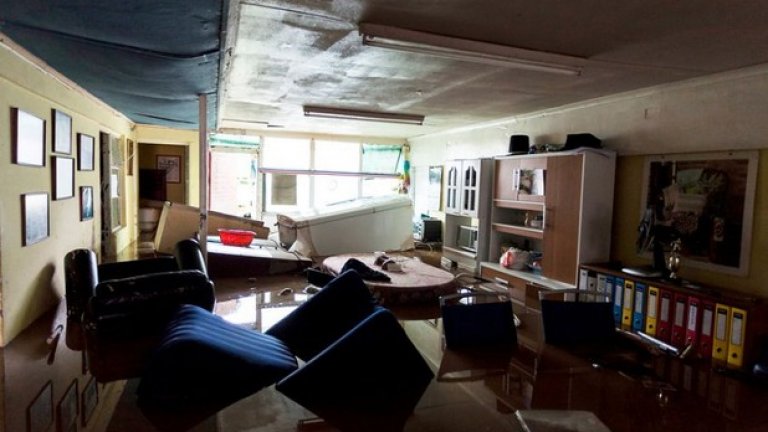 Електрозахранването на места е прекъснато, като над 26 000 домакинства са без ток