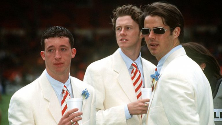 Спайс бойс на "Уембли". Гъзарите Фаулър, Джейми Реднап и Стив Макманамън показват белите костюми, подготвени за финала срещу Манчестър Юнайтед. На терена обаче герой бе Ерик Кантона - 1:0 за Юнайтед.