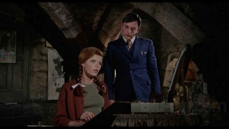 The Collector / "Колекционерът"
Филмът от 1965 г. разказва за самотен мъж, колекциониращ пеперуди, който в един момент, воден от обсесията си по едно момиче, започва да колекционира жени. 20 години след излизането на филма на екран Ленард Лейкър, който е изключителен фен и на филма, и на книгата, служеща му за основа", започва своята "Мисия Миранда" (по името на главната героиня), отвличайки 2 млади жени. Там той ги държи в шумоизолиран бункер, изнасилва ги и ги измъчва заедно със своя приятел Чарлз Найджъл. Междувременно през 1988 г. серийният убиец Роберт Бердела твърди, че именно "Колекционерът" му повлиява още като тийнейджър да се обърне към това да похити няколко мъже и да заснема как ги измъчва, преди да ги убие. Докато е бил в затвора, той каза, че филмът му е направил "трайно впечатление".
