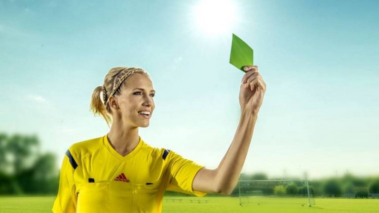 Ани Рахула - дъщеря на Похлак е рефер и модел.