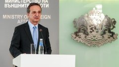 Над 490 секции в 55 държави - как гласуват българите зад граница