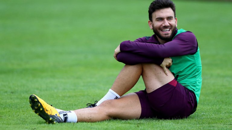 Робърт Снодграс (Уест Хем)
Едва 8 месеца, след като стана част от Уест Хем срещу сумата от над 10 млн. паунда. Снодграс бе уведомен, че е свободен да си търси нов клуб. За “чуковете”няма значение дали ще го продадат, или ще го отдадат под наем някъде, стига да не му плащат заплатата от близо 1 млн. паунда на месец. Точно по тази причина няма много кандидати за полузащитника, който скоро навършва 30 – Съндърланд имат интерес, но иска да остане във Висшата лига. Новите членове на английския елит - Брайтън и Нюкасъл – са най-добрите му възможности да го постигне.