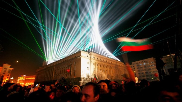 Пригответе си топли дрехи и не забравяйте, че можете да се възползвате от градския транспорт, който ще работи и през новогодишната нощ