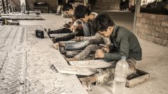 Разцветът на модерното робство: Как AI и кризата тикат експлоатацията до рекордни нива