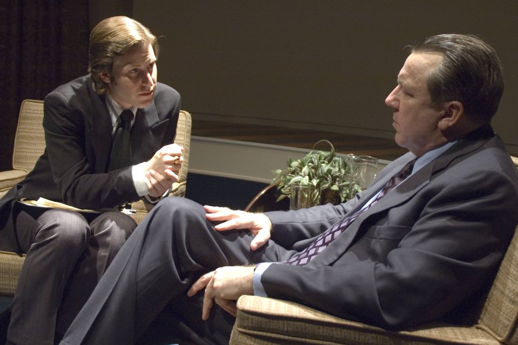 \"Фрост/Никсън\" (Frost/Nixon, 2008)
Рон Хауърд е режисьор на тази майсторски направена драма за интервютата между журналиста Робърт Фрост и Ричард Никсън. Като оставил на стана звездния състав  и сюрреалистичният материал, това е още един добре напр
