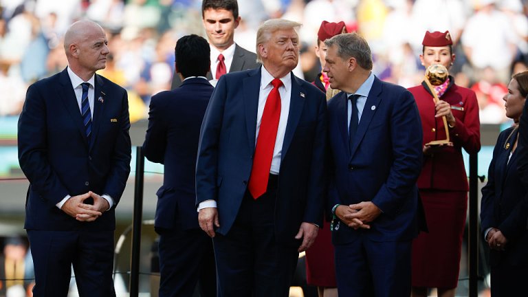 Тод Боели преподава финансови уроци на Сър Джим Ратклиф