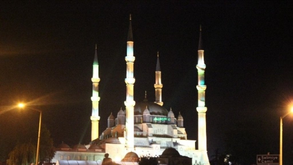 kadir-gecesi-nde-selimiye-cami-doldu-tasti-6296920_o