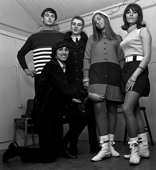 30 септември 1966 г. - Извън терена...
Бест се подготвя да поредното модно шоу, в което участва. Този път в "Тифанис" - най-популярния клуб на Манчестър по онова време.